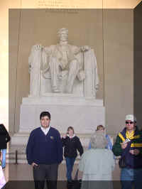 By_Abraham_Lincoln_STATUE.jpg (23615 bytes)