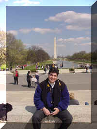 Doreid_by_Washington_MOnument_Capitol_in_Background.jpg (35514 bytes)